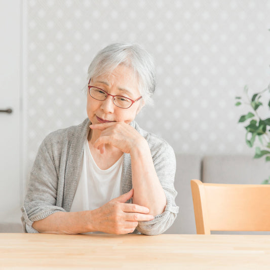 一人暮らしの親の見守り、もう悩まない！AI会話が叶える「安心」と「つながり」