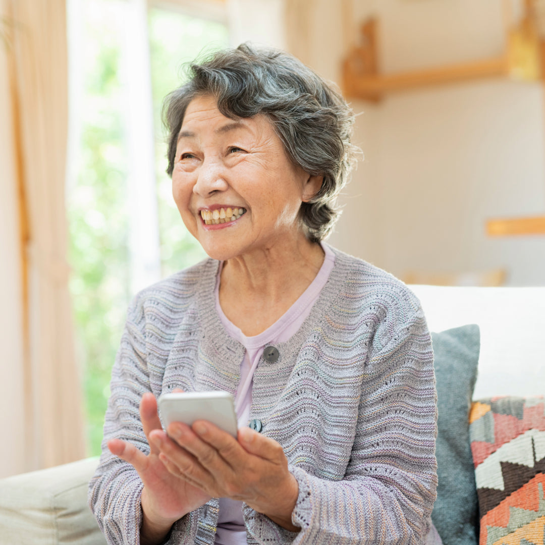 高齢の親が一人暮らし…不安なあなたへ。安心が続く見守り対策と費用を解説