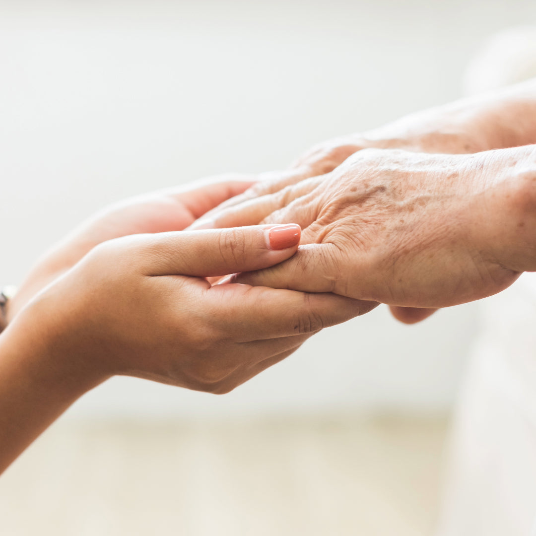 親の見守り、月額3,980円から。会話で安否確認と心のケアを両立する方法