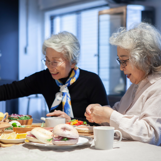 【親の介護】離れて暮らす親が心配…AI会話型見守りという新しい選択